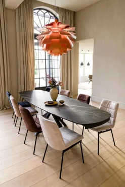 Aurora velours eetkamerstoel met zwart metalen frame