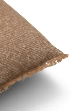 Camel kussen 47x47cm in kleur Okergeel shop je bij COCOmaison