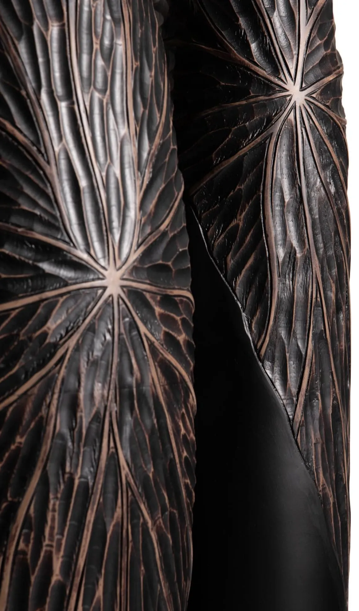 Faye vaas H75cm in de kleur Zwart - COCOmaison