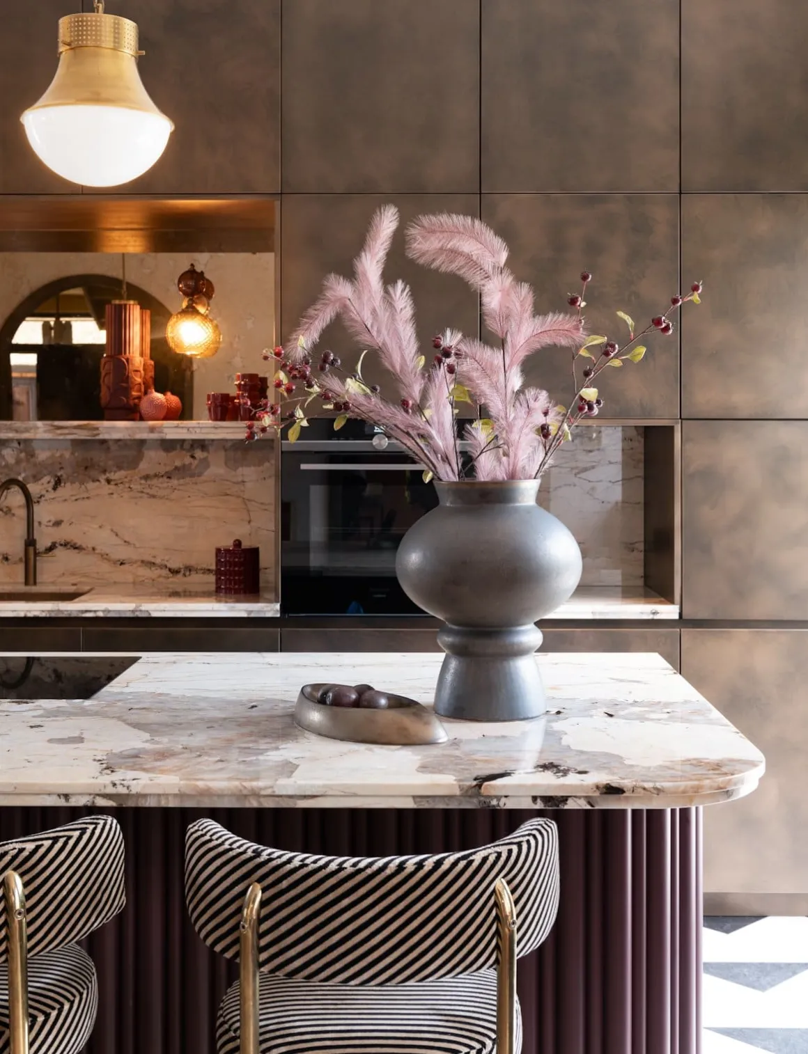 Lovia vaas (H43cm) in de kleur Bruin - COCOmaison