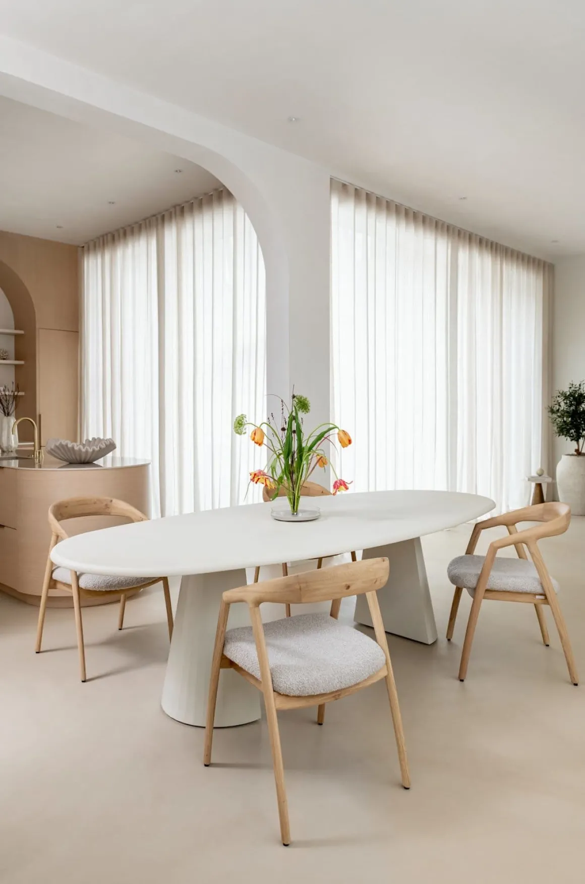 LUND eetkamertafel ovaal 240 x 120 cm. cone poot - XOOON