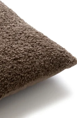 Teddy kussen 30x50cm in de kleur Bruin - COCOmaison