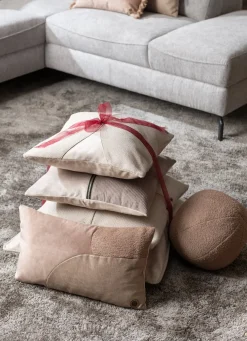 Timeless Aria kussen 45x45cm in de kleur Beige - COCOmaison