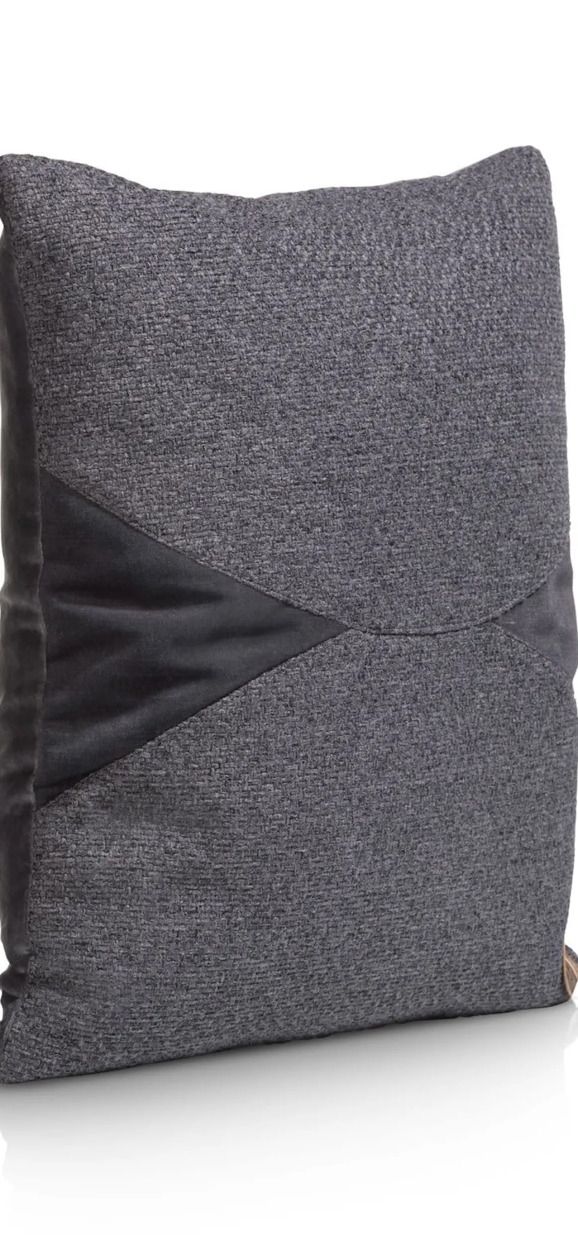 Timeless Aria kussen 45x45cm in de kleur Antraciet - COCOmaison