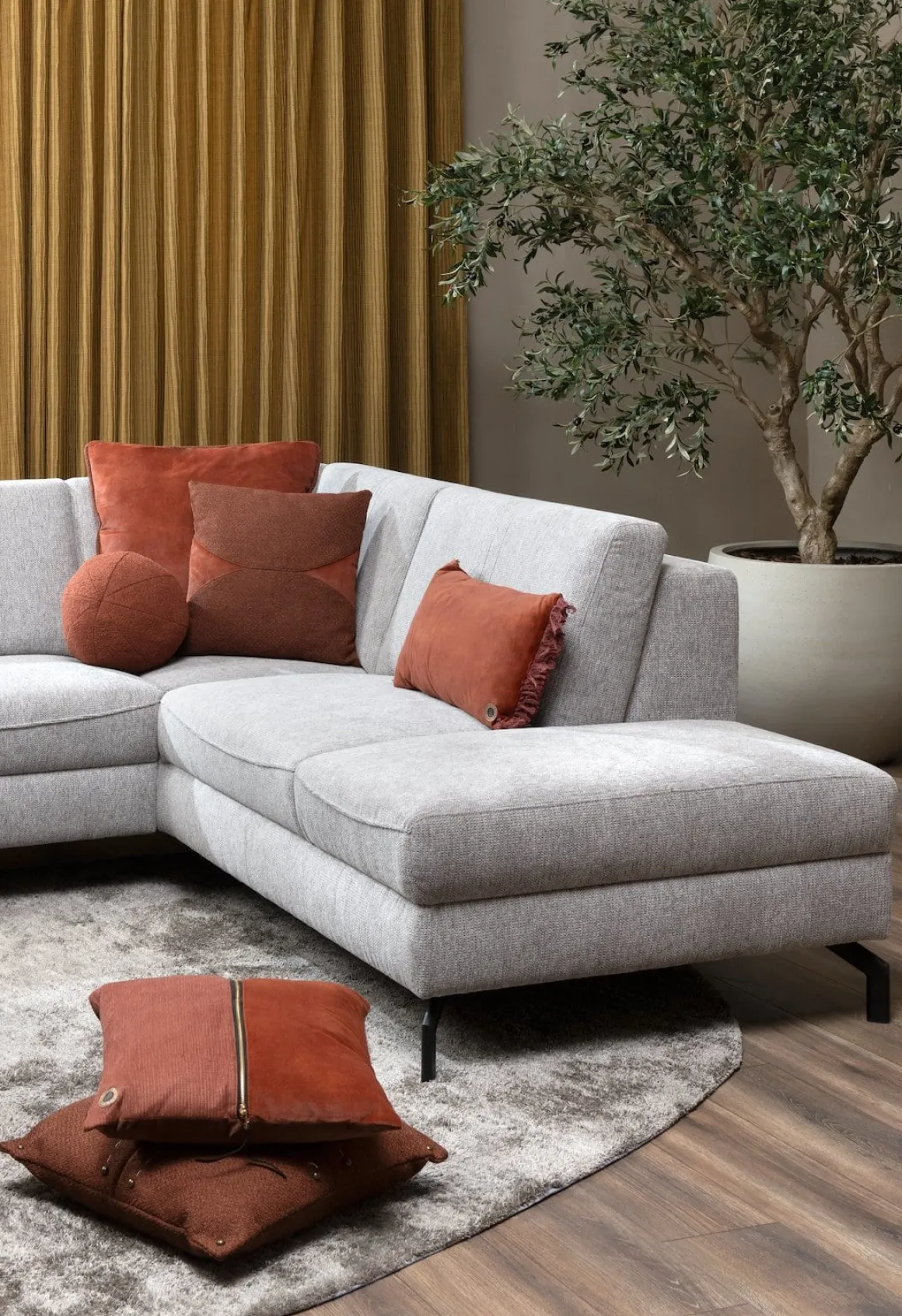 Timeless Mila kussen 30x50cm in de kleur Koper - COCOmaison