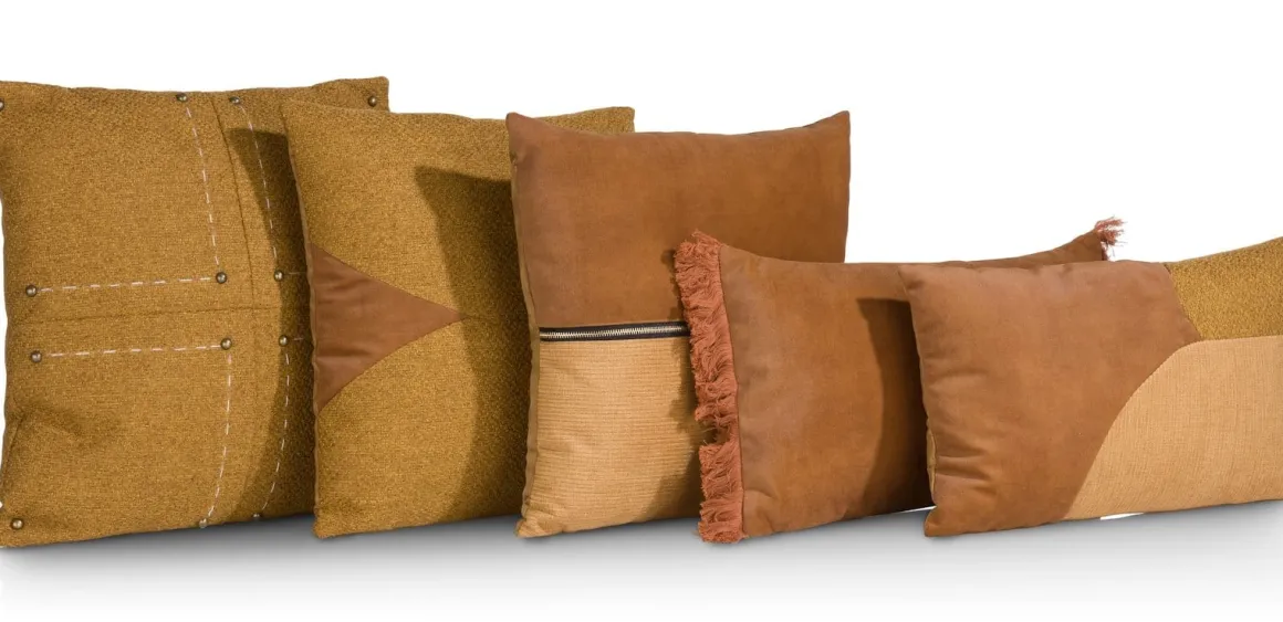 Timeless Mila kussen 30x50cm in de kleur Geel - COCOmaison