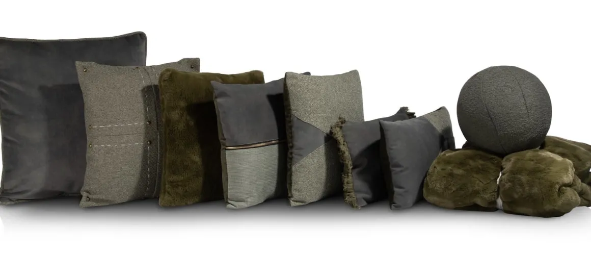 Timeless Mila kussen 30x50cm in de kleur Olijf - COCOmaison