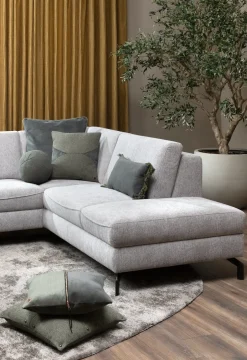 Timeless Mila kussen 30x50cm in de kleur Olijf - COCOmaison